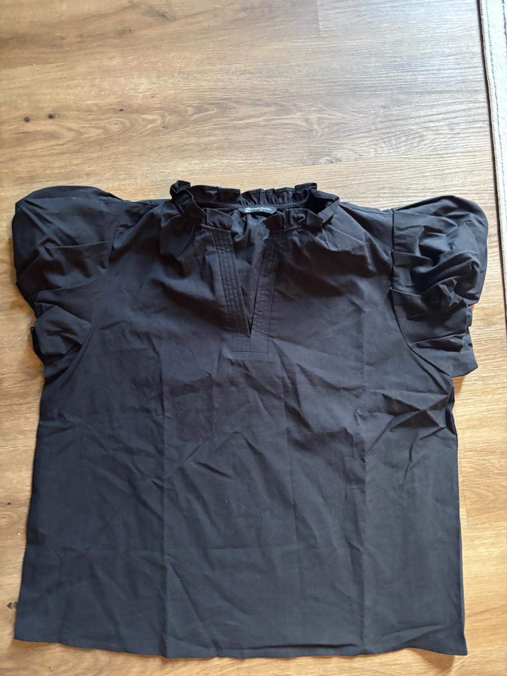 NWOT PRETTYGARDEN PUFF SLEEVE TOP